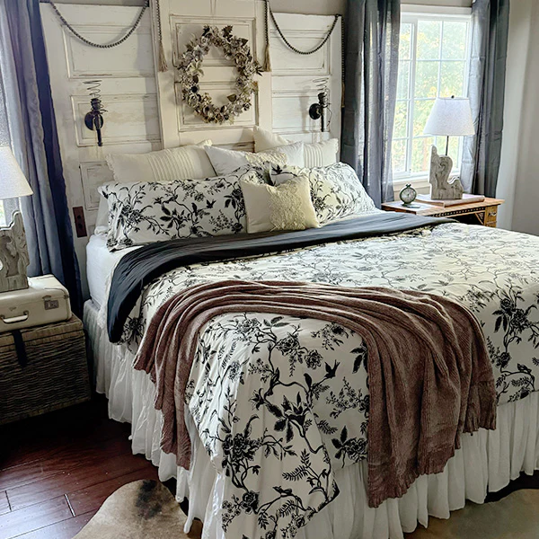 Chenille Luxe Border Throw Blanket