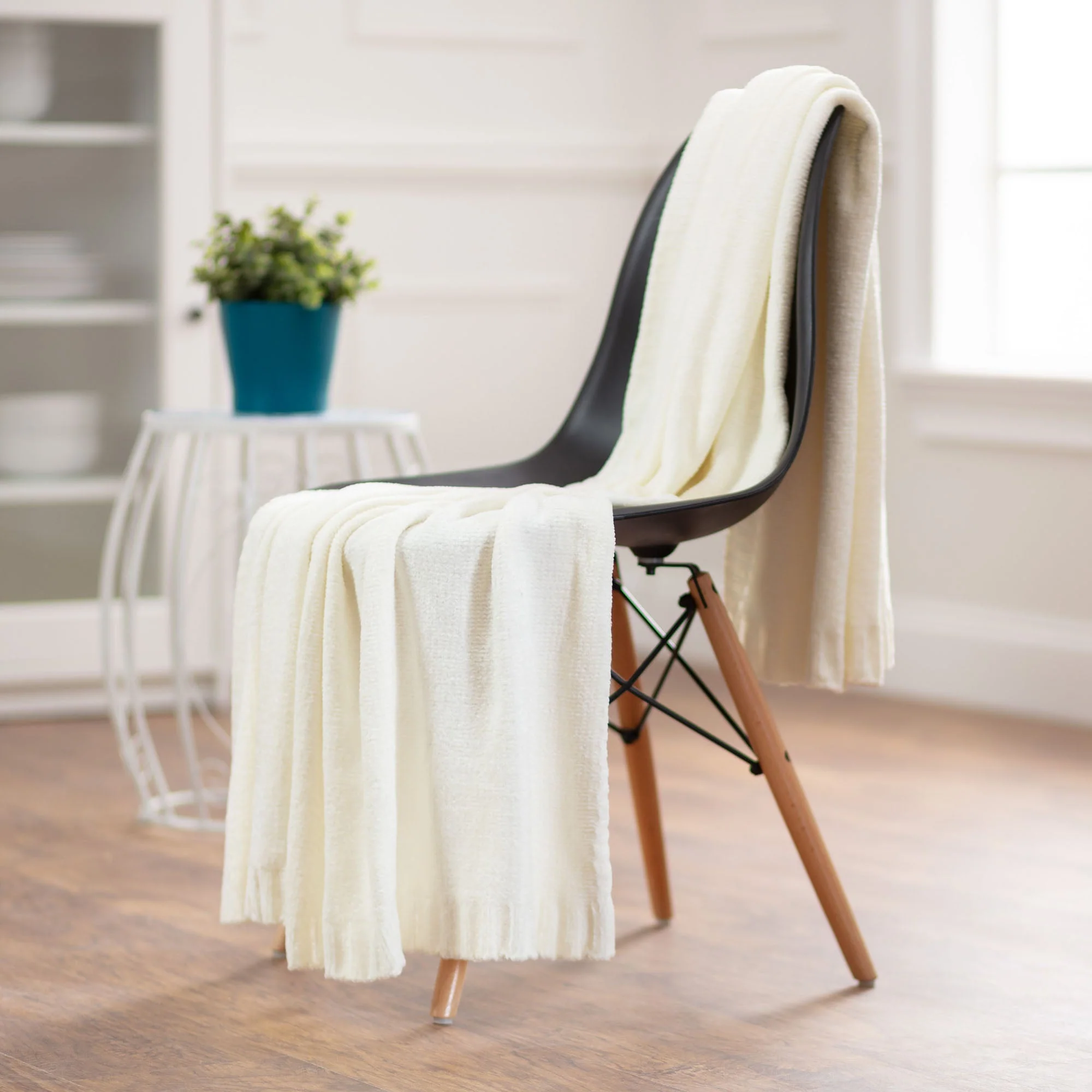 Chenille Luxe Border Throw Blanket