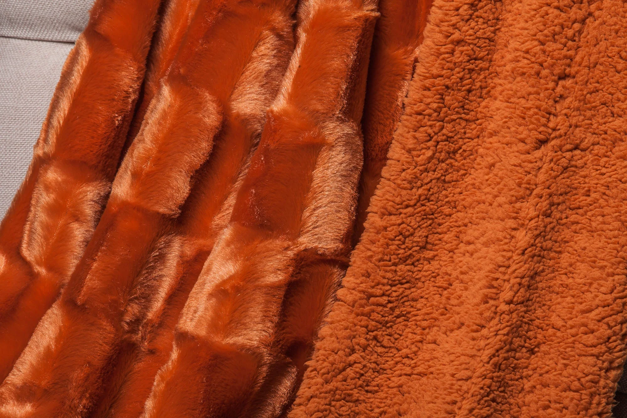 Deco Faux Fur Throw Blanket