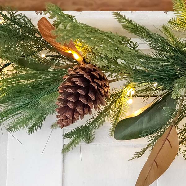 Pre-lit Woodland Christmas Garland - Perfect for front doors