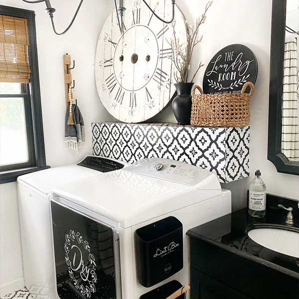 Vertical Swivel Wall Hook System