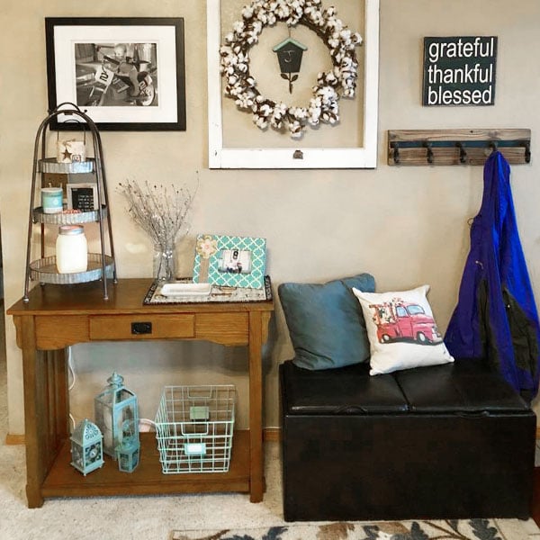 Three Tiered Round Display Stand