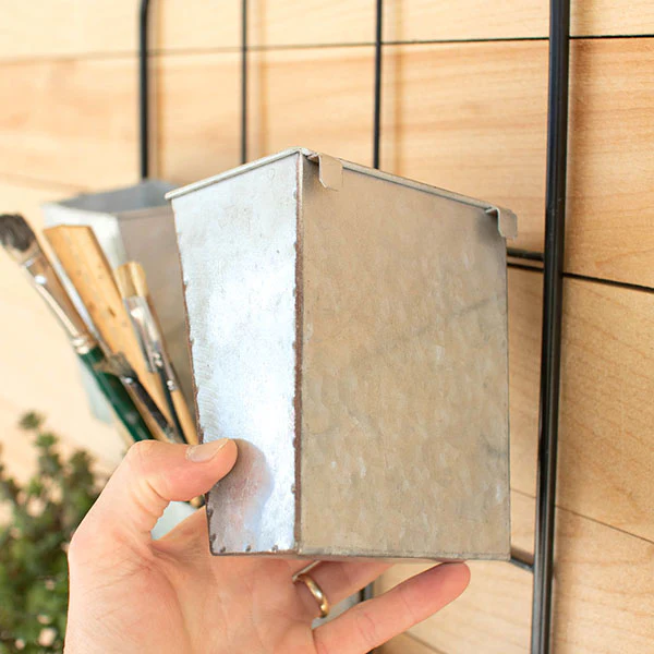 Metal Wall Rack with Six Pockets