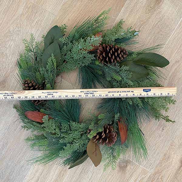 Pre-lit Woodland Christmas Wreath
