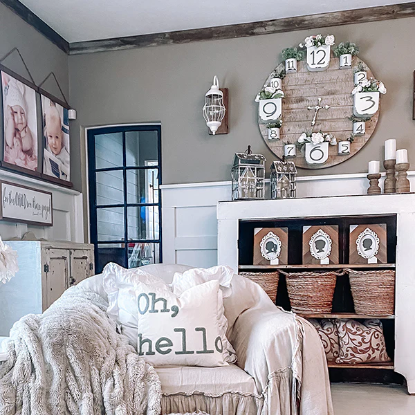 Shiplap Clock with Aged Enamel Planters