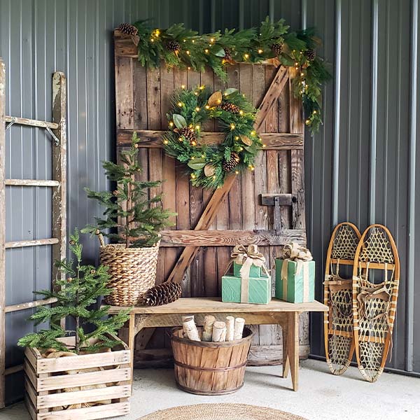 Pre-lit Woodland Christmas Garland - Perfect for front doors