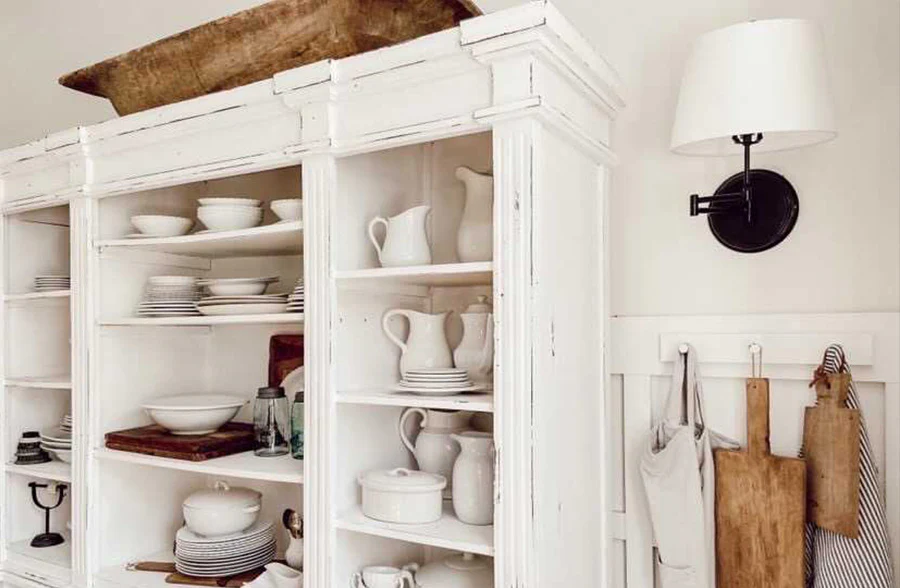 Metal Swing-Arm Wall Sconce