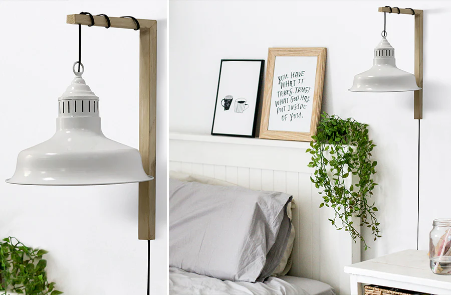 White Enamel Wall Lamp and Bracket
