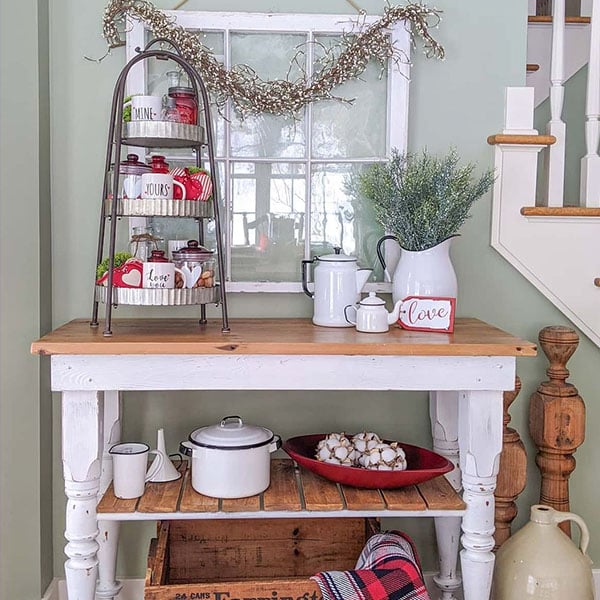 Three Tiered Round Display Stand