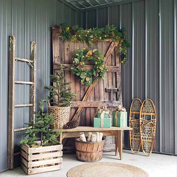 Pre-lit Woodland Christmas Wreath