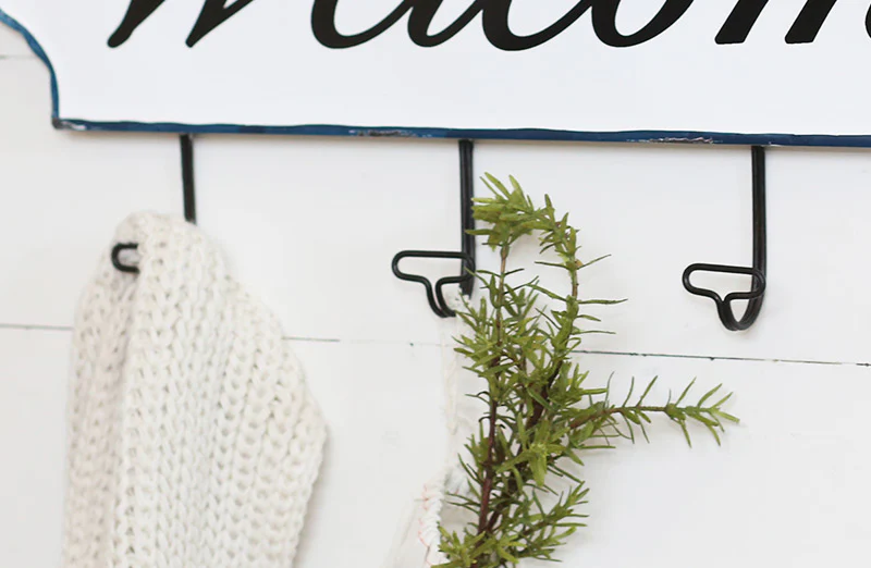Distressed Enamel Welcome Sign Wall Rack