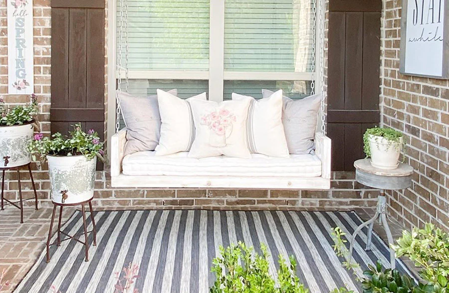 Adjustable Antique Finish Plant Riser