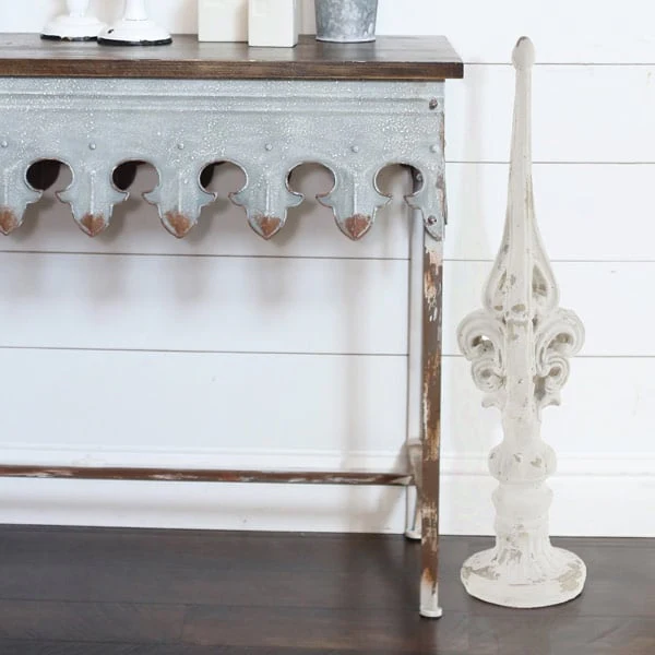 Chippy Distressed Finial Sculpture