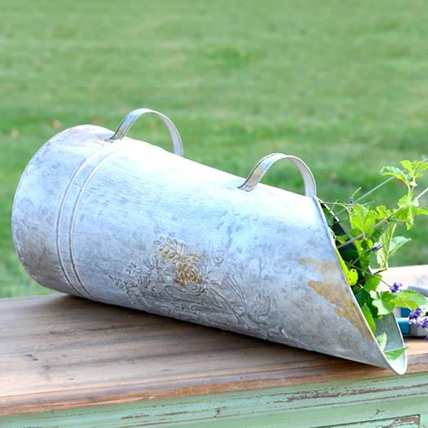 Galvanized Jardin Scuttle