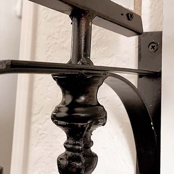 Classic Hanging Welcome Sign with Bracket