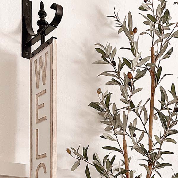 Classic Hanging Welcome Sign with Bracket