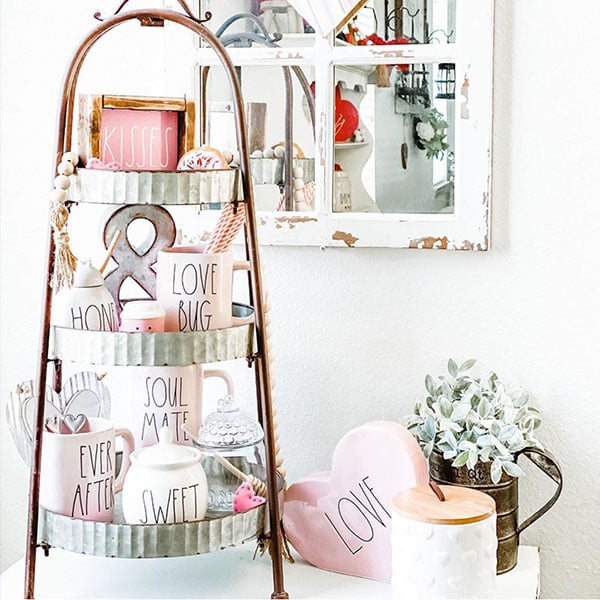 Three Tiered Round Display Stand