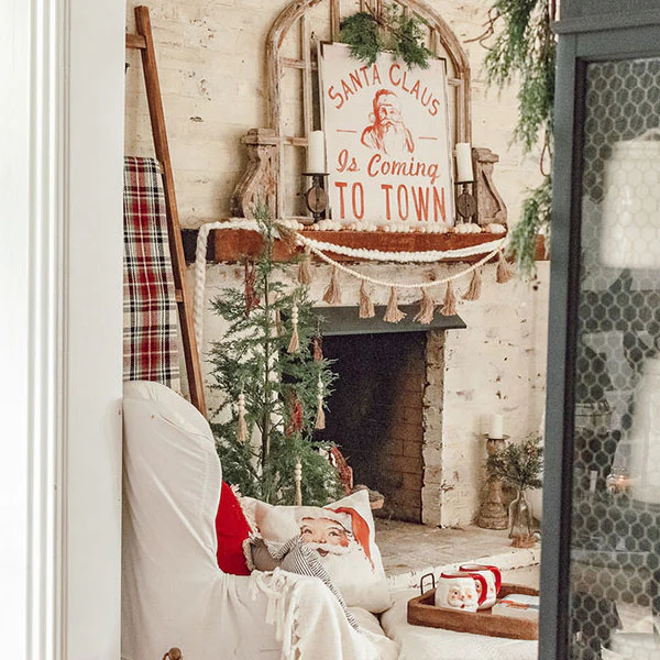 Coming to Town Distressed Metal Sign