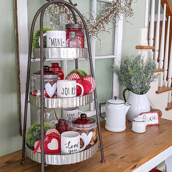 Three Tiered Round Display Stand