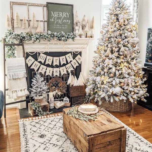 Distressed Wooden Ladder With Removable Hooks