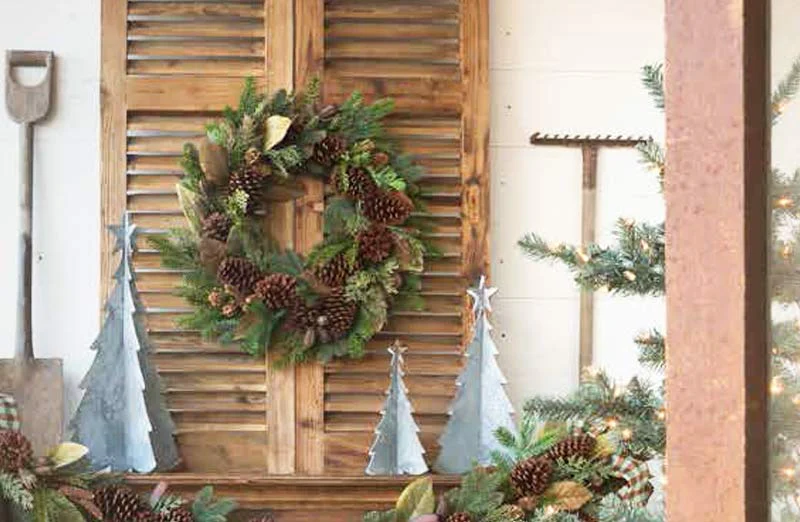 Pinecone Magnolia Leaf Wreath