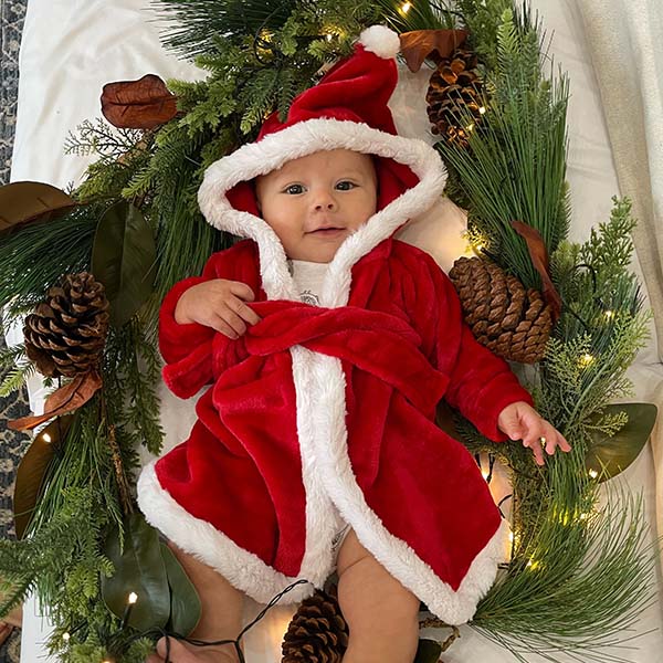 Pre-lit Woodland Christmas Garland - Perfect for front doors