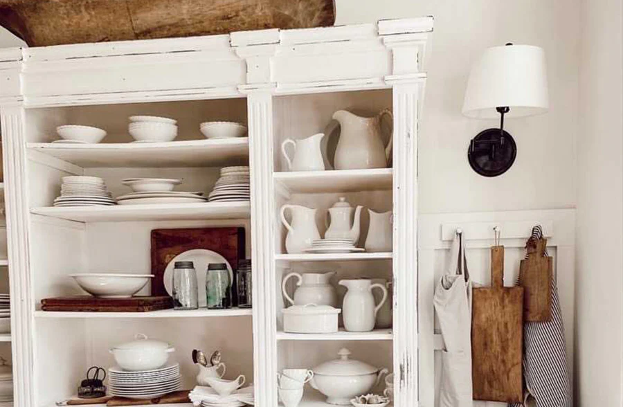 Metal Swing-Arm Wall Sconce