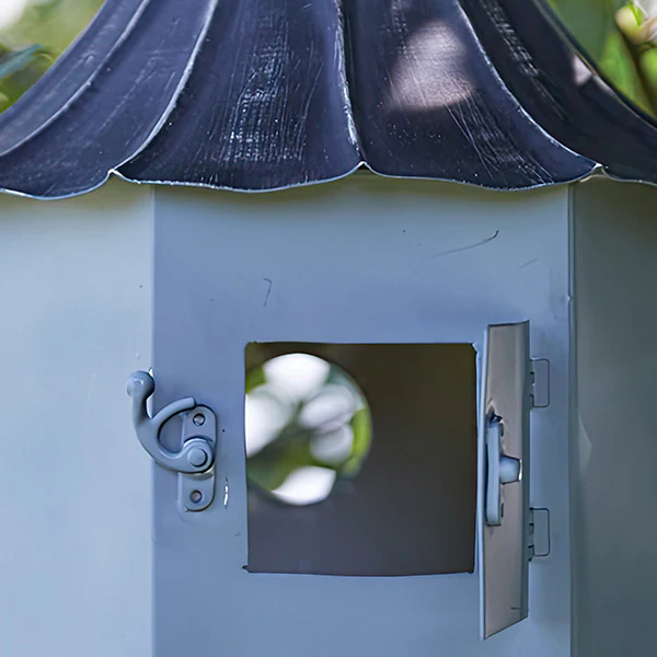 Queen Victoria Birdhouse