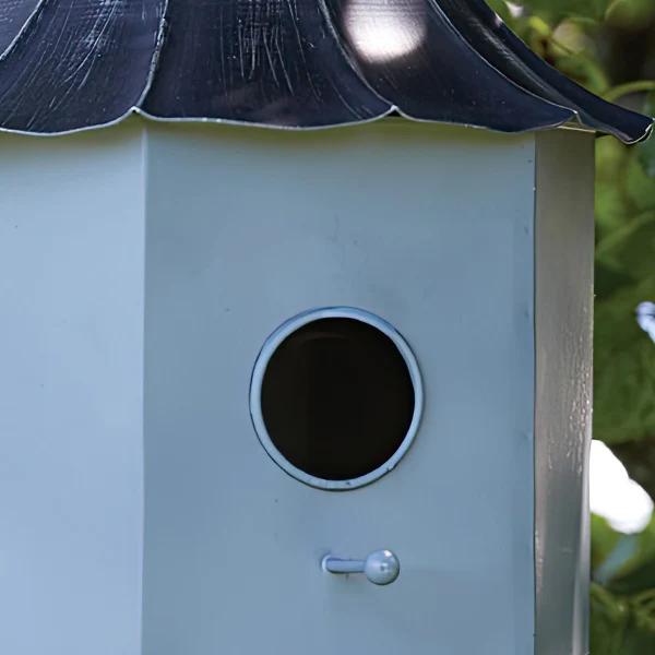 Queen Victoria Birdhouse
