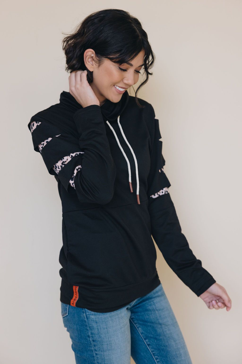 Slit Sleeve Leopard Sweatshirt