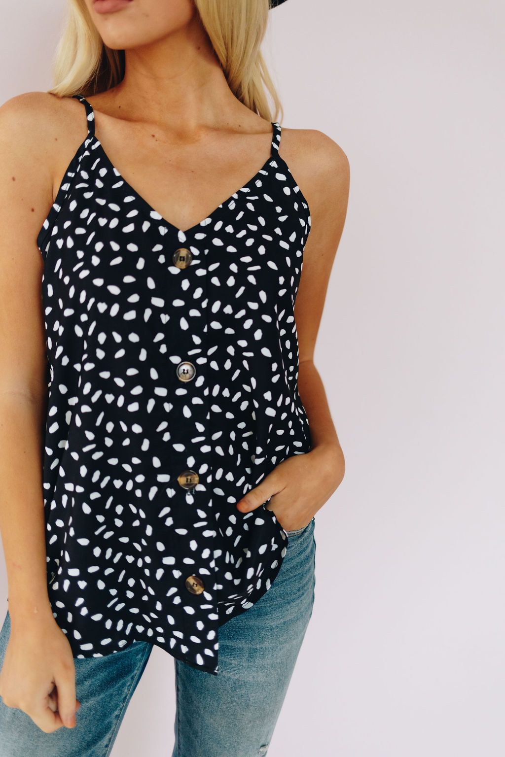 Kiss From a Patterned Tank