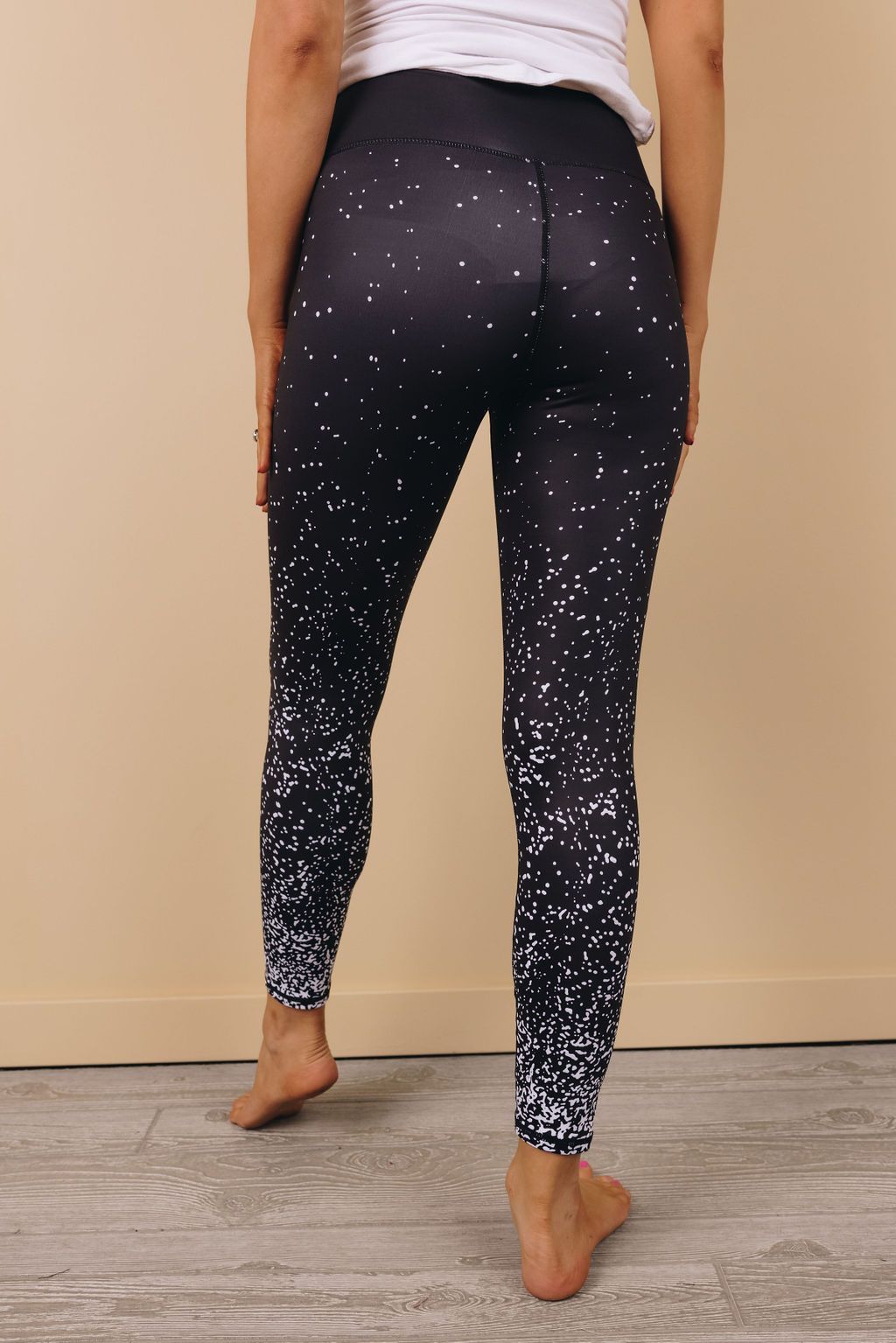 Maesato Scattered Dot Leggings