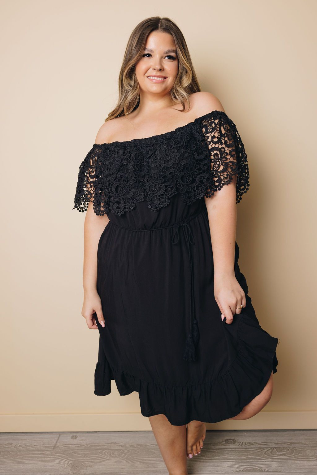 Plus Size - Maya Lace Sleeves Dress