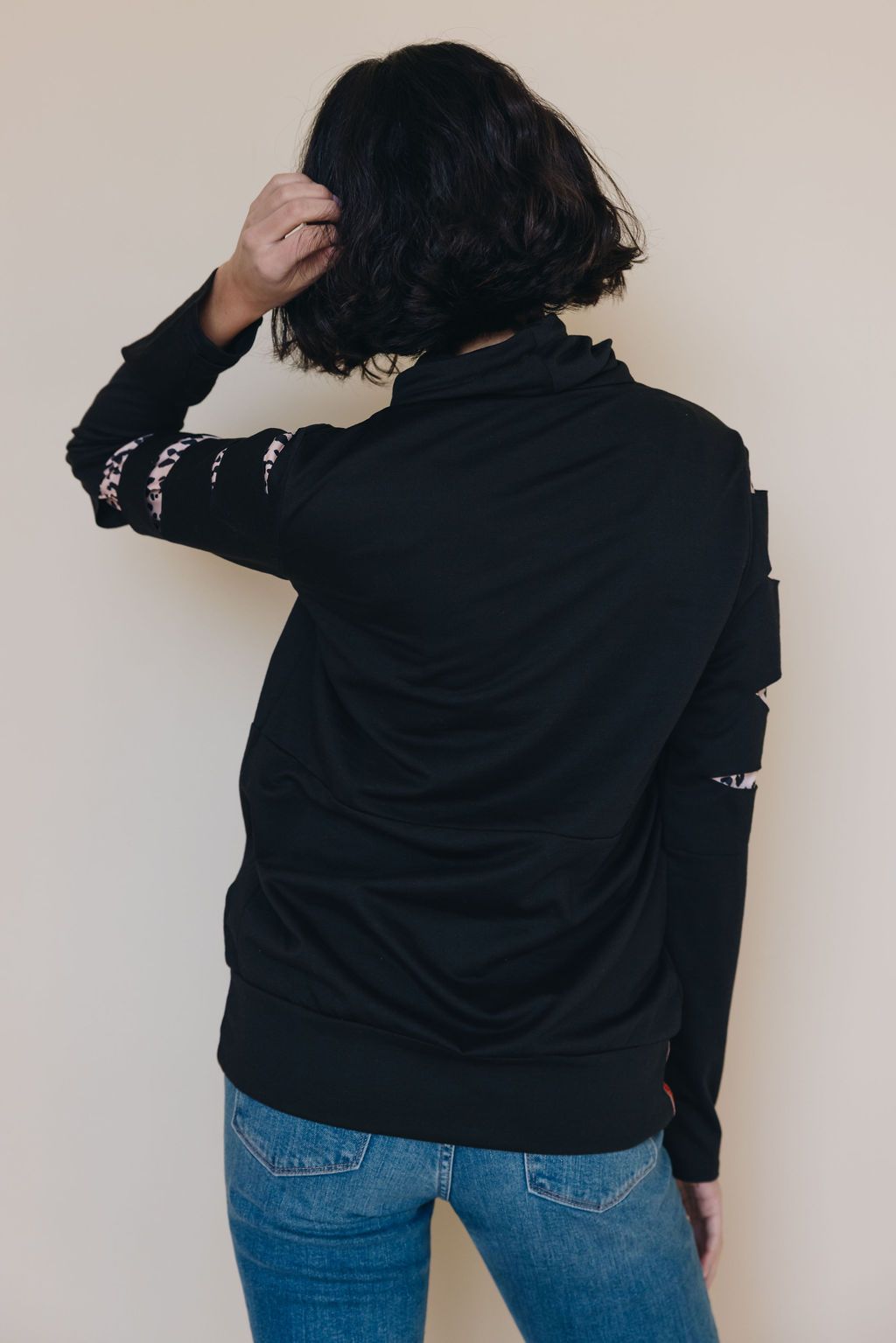 Slit Sleeve Leopard Sweatshirt