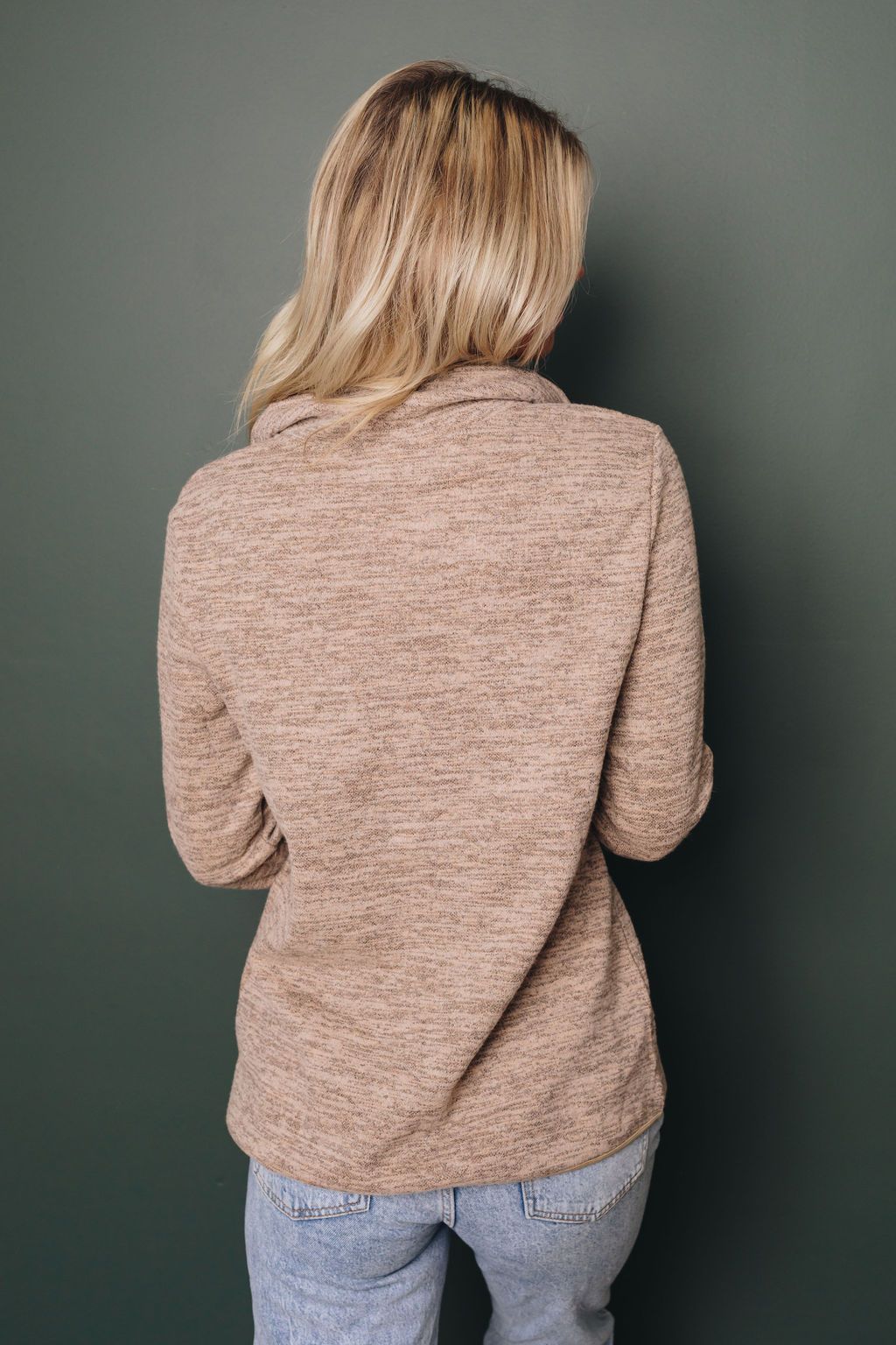 Turn-down Collar Pullover Sweatshirt