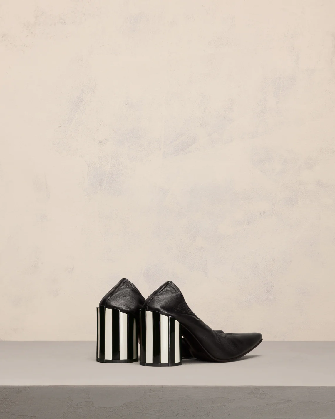 Pointed Toe Pleated Pumps