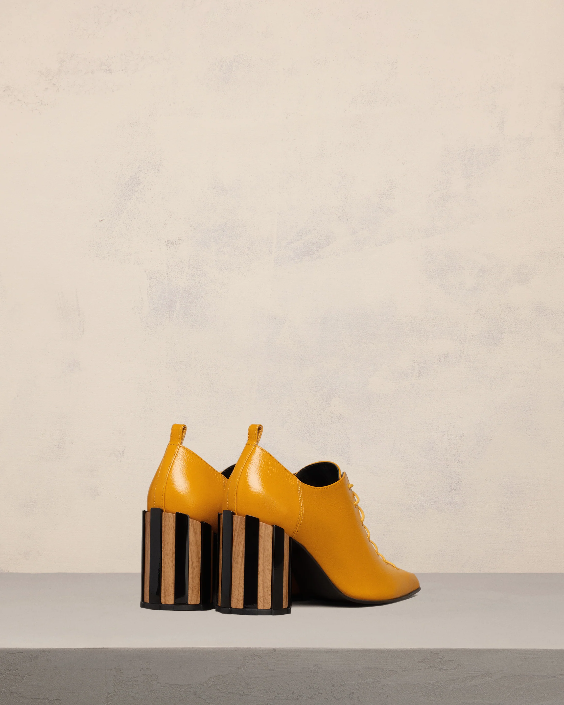 Pointed Toe Lace-Up Shoes