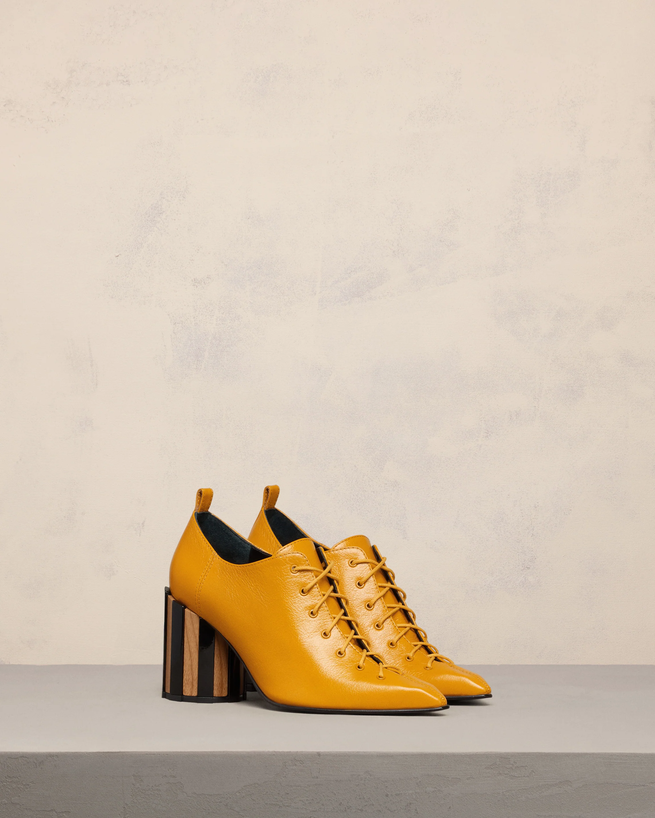 Pointed Toe Lace-Up Shoes