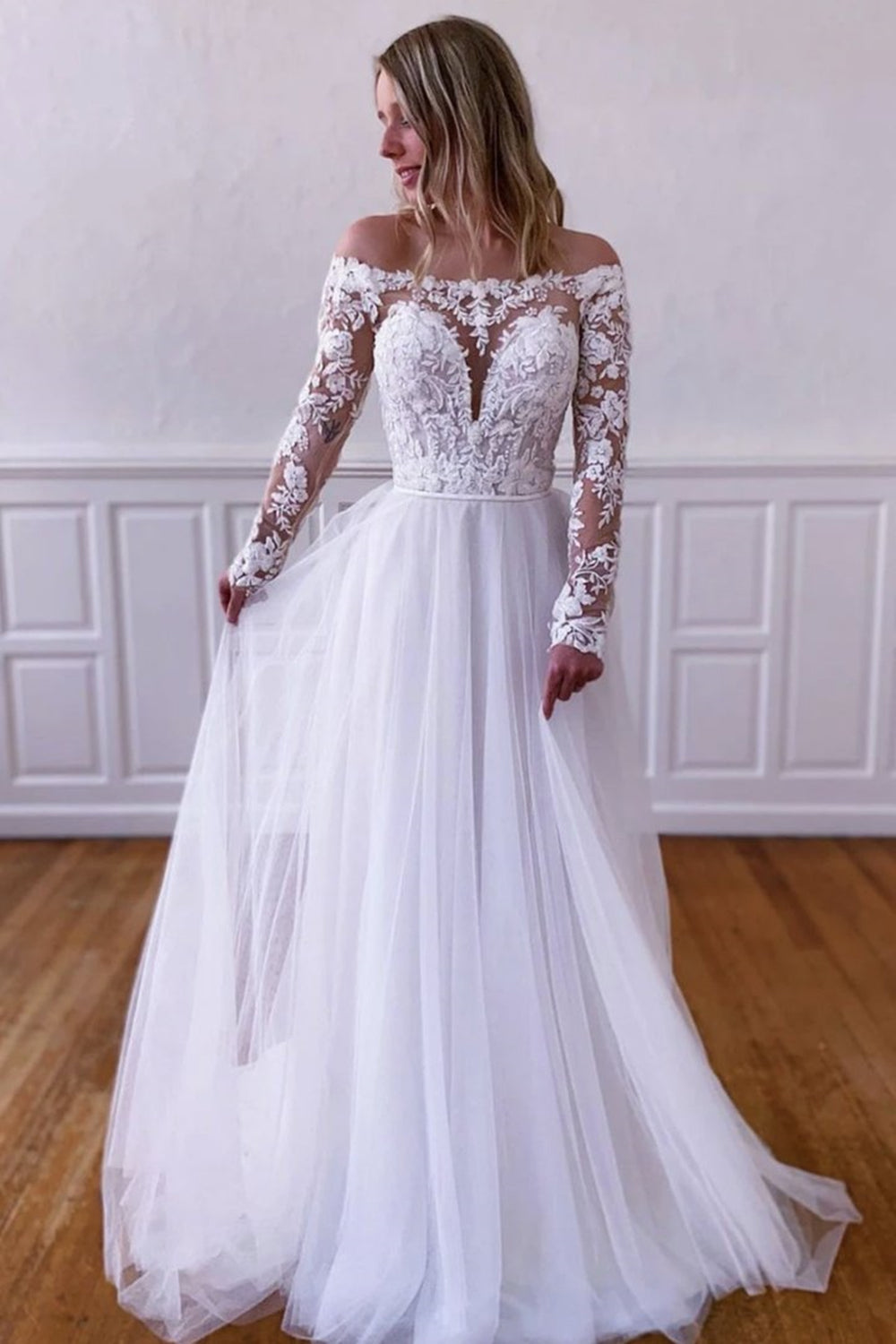 Unthony - Elegant Long Sleeves White Lace Wedding Dress