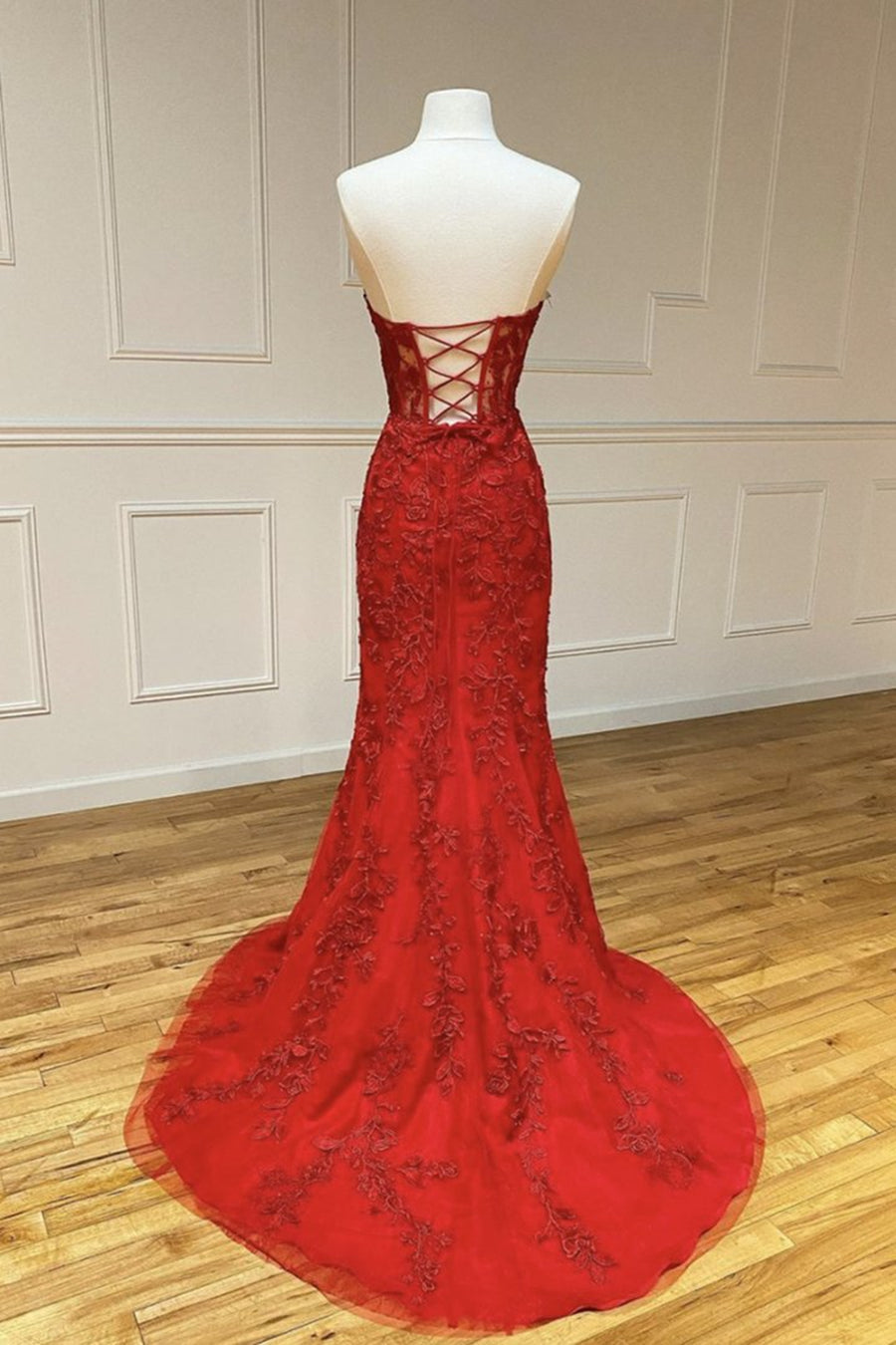 Unthony - Strapless Sweetheart Neck Mermaid Red Lace Long Prom Dress