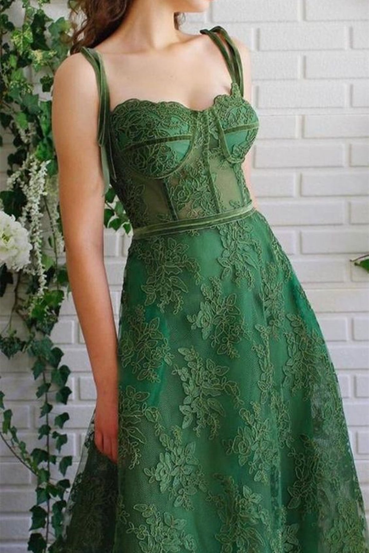 Unthony - Spaghetti Straps Green Lace Long Prom Dresses