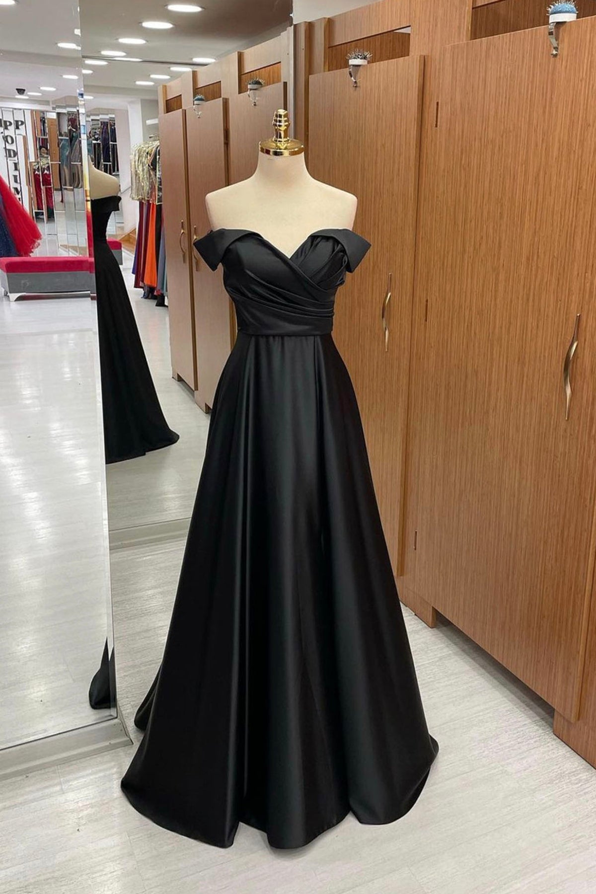 Unthony - Off Shoulder Black Satin Long Prom Dress