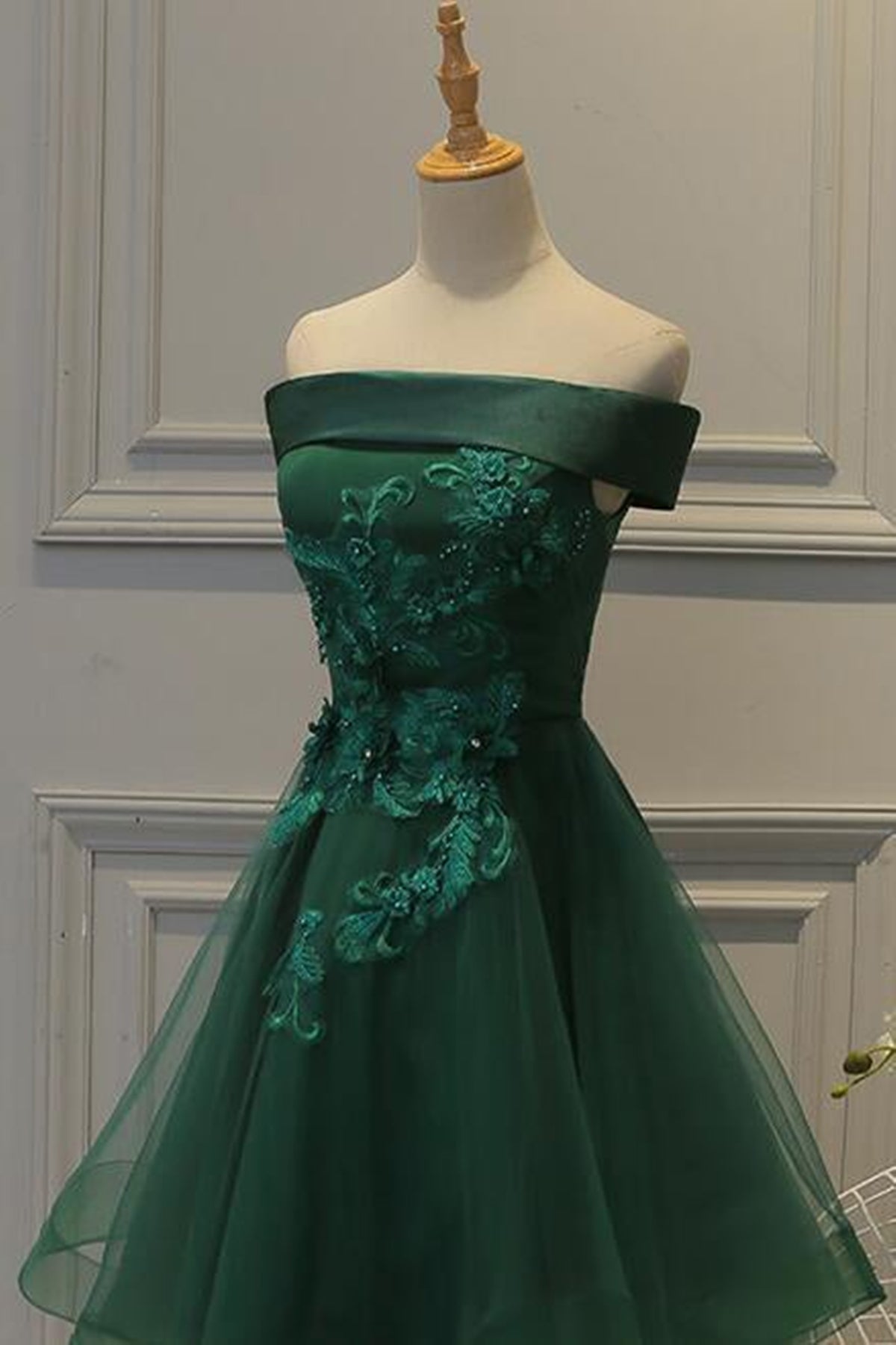 Unthony - Off Shoulder Green Lace Floral Prom Dress