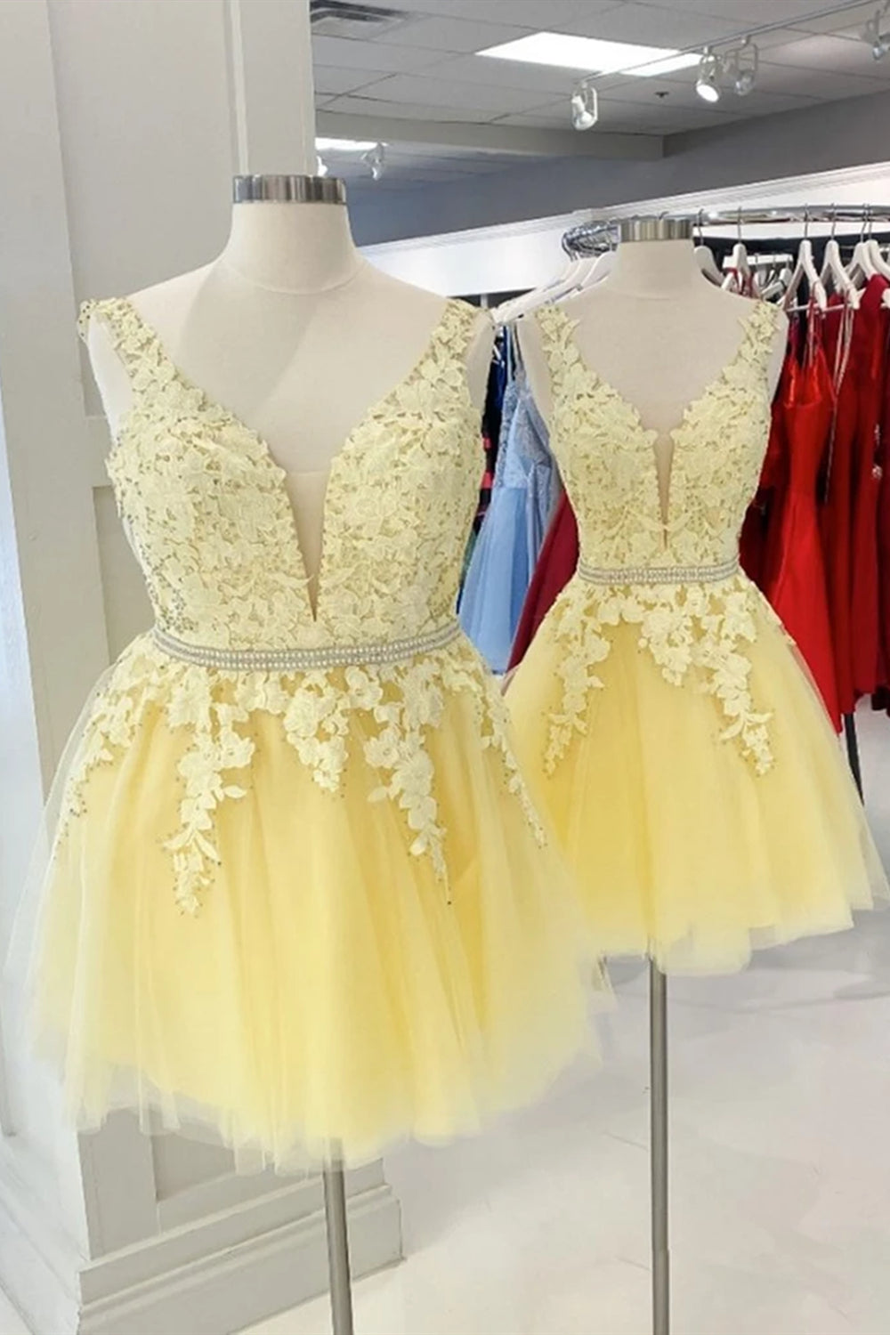 Unthony - Cute V Neck Yellow Lace Short Prom Dress with Belt