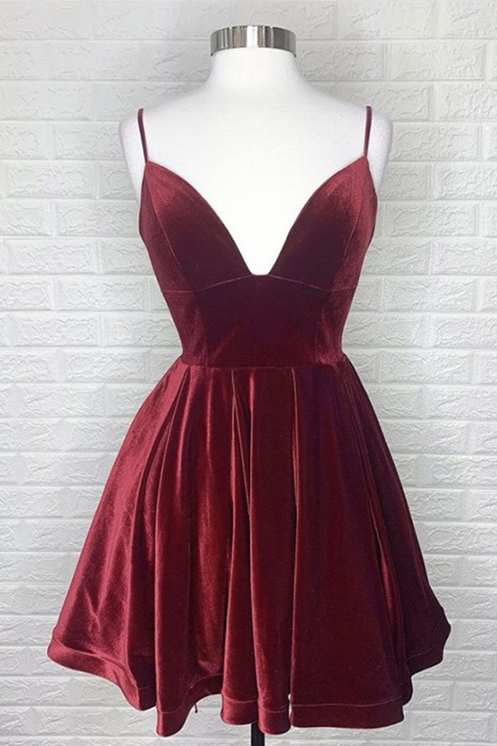 Unthony - Cute V Neck Backless Burgundy Velvet Short Prom Homecoming Dress