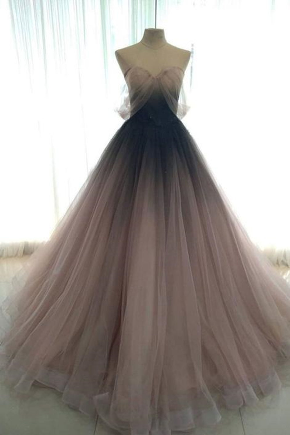 Unthony - Sweetheart Neck Open Back Ombre Long Prom Dress
