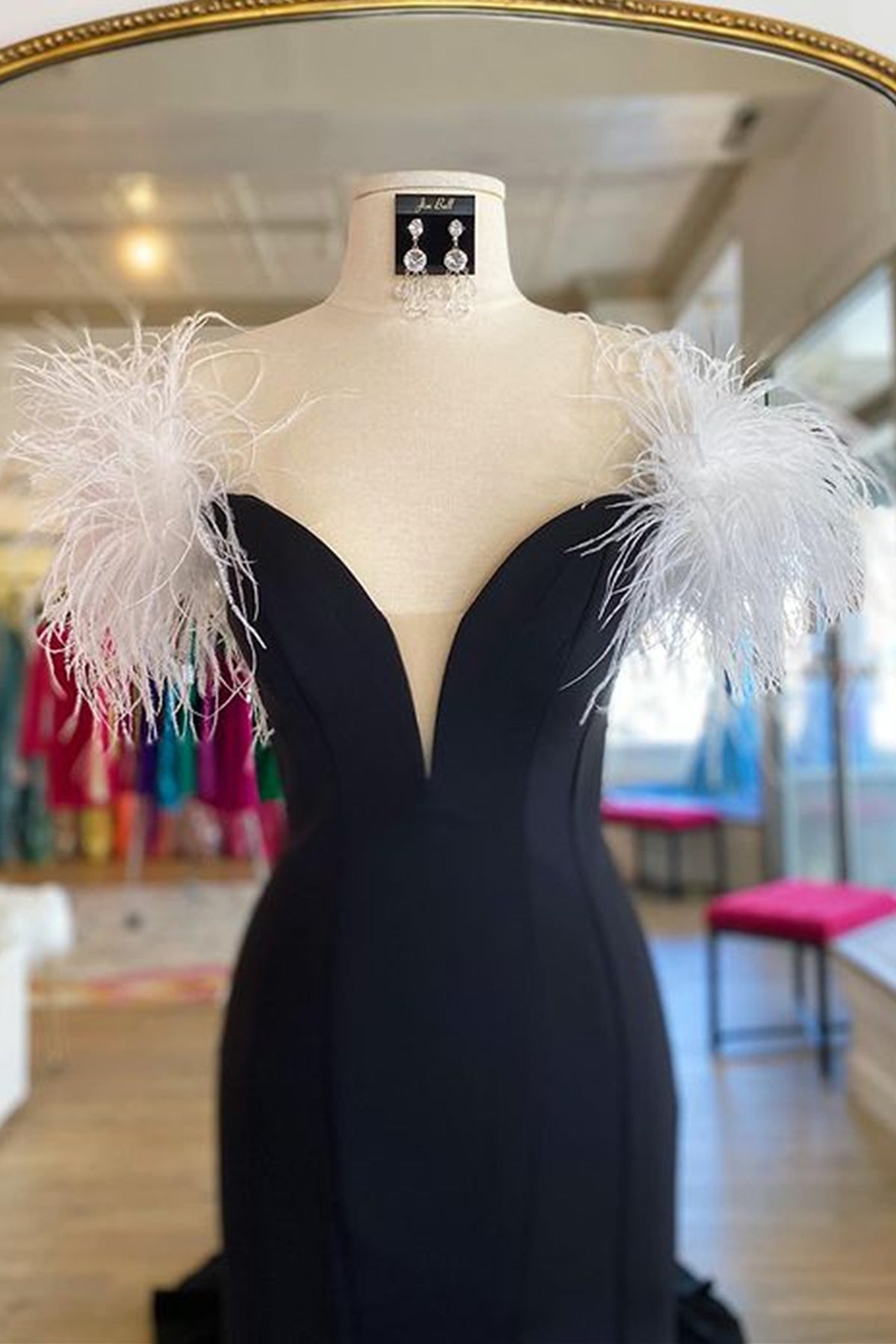 Unthony - Off Shoulder V Neck Mermaid Black Long Prom Dress