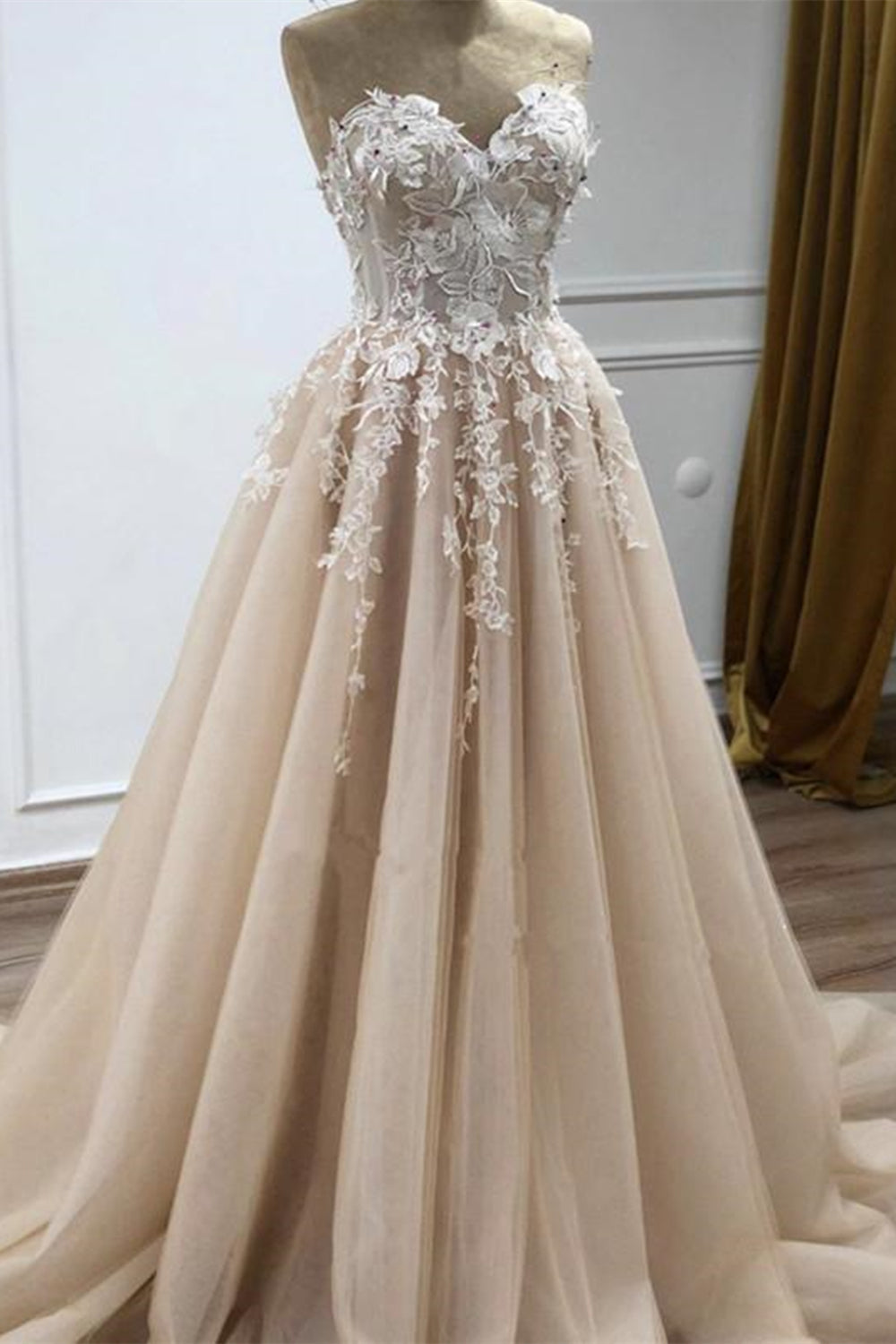 Unthony - Strapless Sweetheart Neck Champagne Lace Appliques Long Prom Dress