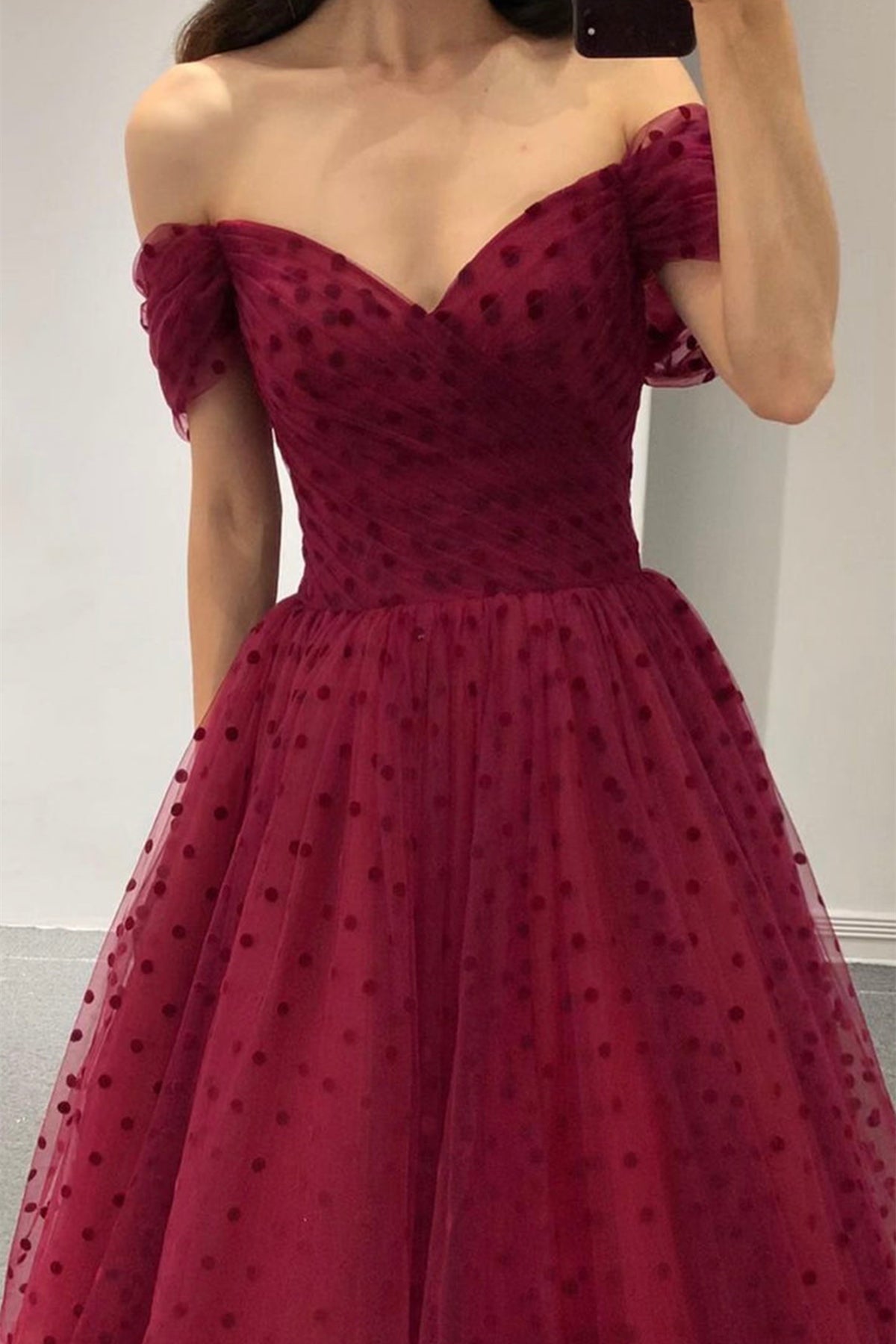 Unthony - Off Shoulder Burgundy Tulle Tea Length Prom Homecoming Dress