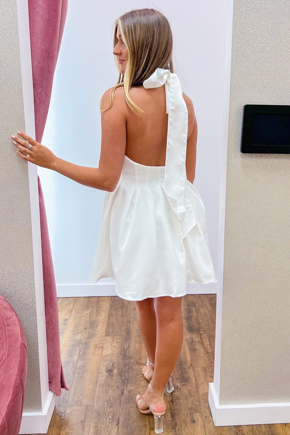 Unthony - Unique Backless White Short Prom Dress
